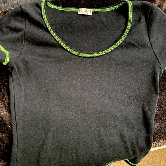 Brandy Melville Cropped Tee - Picture 1 of 3